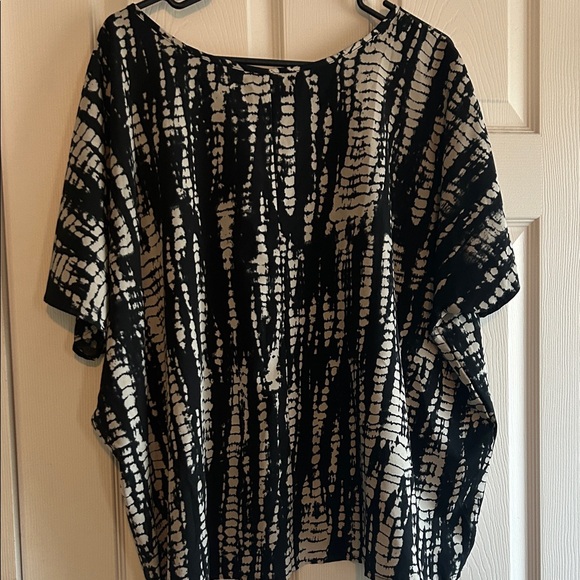 Navy and White Women's Top - Picture 9 of 9